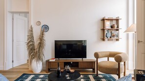 2 bedrooms, iron/ironing board, free cribs/infant beds, bed sheets - Ando Living - Abrantes 50 House - 406 (Lisbon)
