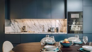 Microwave, oven, stovetop, dishwasher - Ando Living - Abrantes 50 House - 505 (Lisbon)