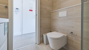 Shower - Garcia 28 Apartment 2B (Lisbon)