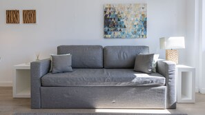 TV - Garcia 28 Apartment 1A (Lisbon)