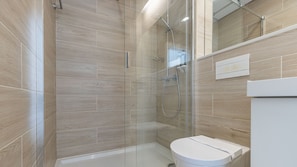 Shower - Garcia 28 Apartment 1A (Lisbon)
