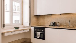 Microondas, horno, placa de cocina, lavavajillas