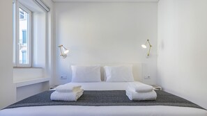 1 bedroom, iron/ironing board, free cribs/infant beds, bed sheets - Garcia 28 Apartment 2A (Lisbon)