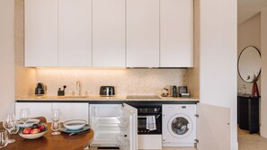 Microwave, oven, stovetop, electric kettle - Ando Living - Corpo Santo House - 501 (Lisbon)