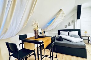 Dining - Bright Room in Shared Apartment, for 2 Guests (Vienna)