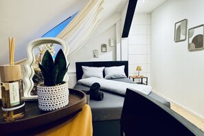 Interior - Bright Room in Shared Apartment, for 2 Guests (Vienna)