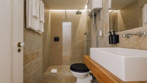 Shower - Ando Living - Corpo Santo House - 101 (Lisbon)