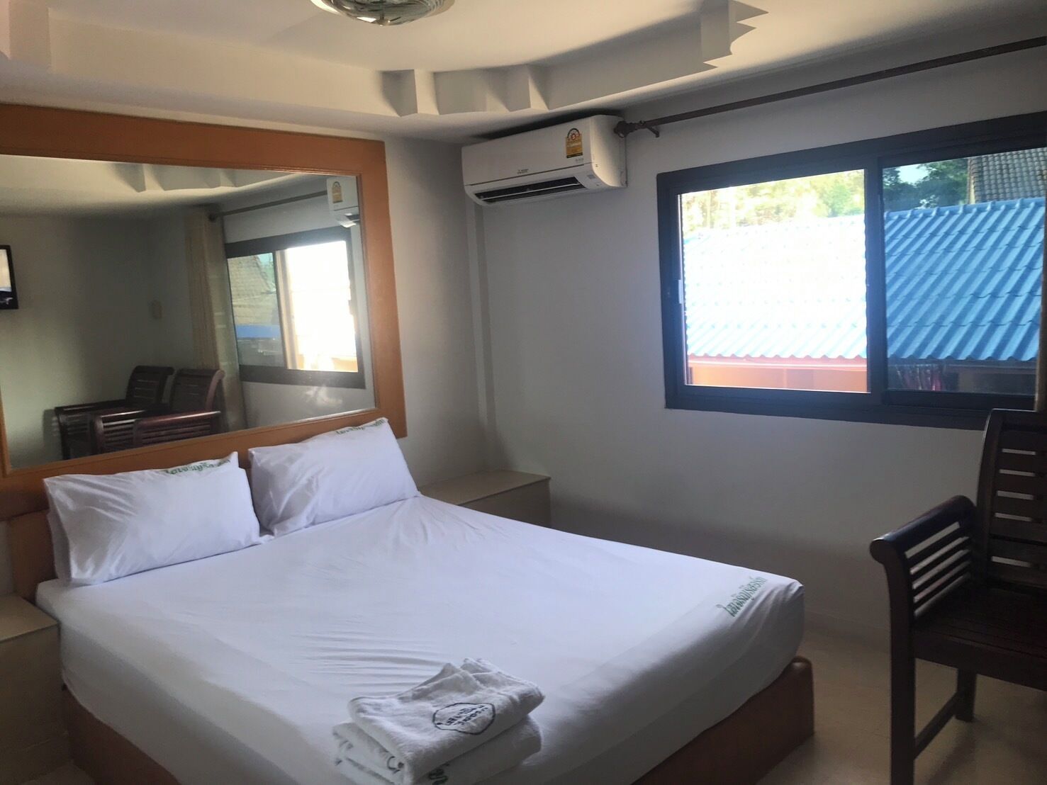 Basic Room | Meja, Wi-fi percuma, cadar katil 