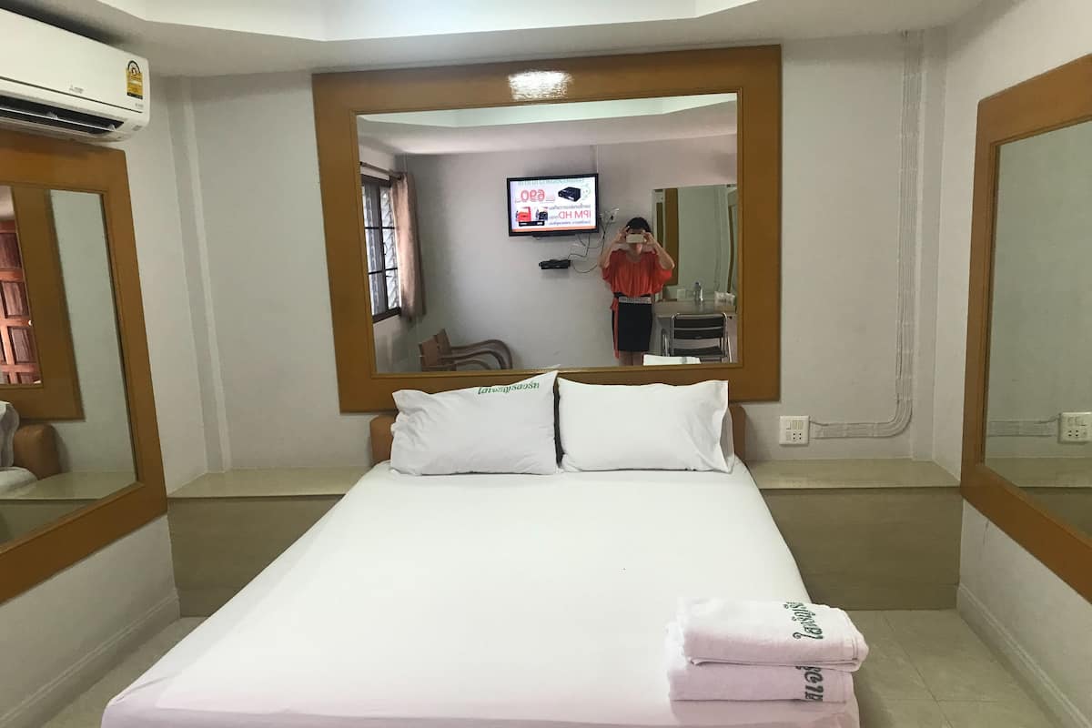 Chambre | Bureau, Wi-Fi gratuit, draps fournis