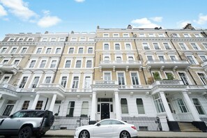 Front of property - Queen's Gate Gardens Flat (London)