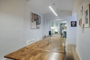 Living area - Queen's Gate Gardens Flat (London)