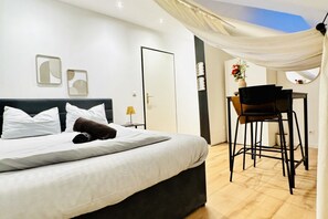 1 bedroom, iron/ironing board, bed sheets - Room in a Calm Neighborhood, Shared Apt for 2 Guests (Vienna)