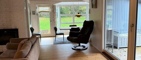 Flat-screen TV, fireplace