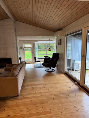 Flat-screen TV, fireplace - Holiday home near beach nature and activities (Væggerløse)