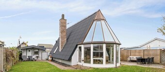 Lovely holiday home with sea view