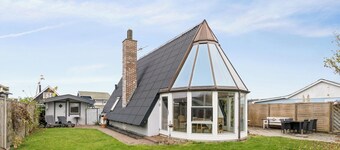 Lovely holiday home with sea view