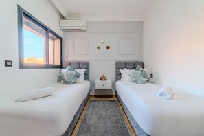 2 bedrooms, desk, iron/ironing board, travel cot - 2 min M-avenue/ Guéliz Clim, Piscines & Parking (Marrakesh)