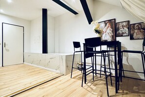 Interior - Room in Shared Apt w Great Transport Links, up to 4 Guests (Vienna)