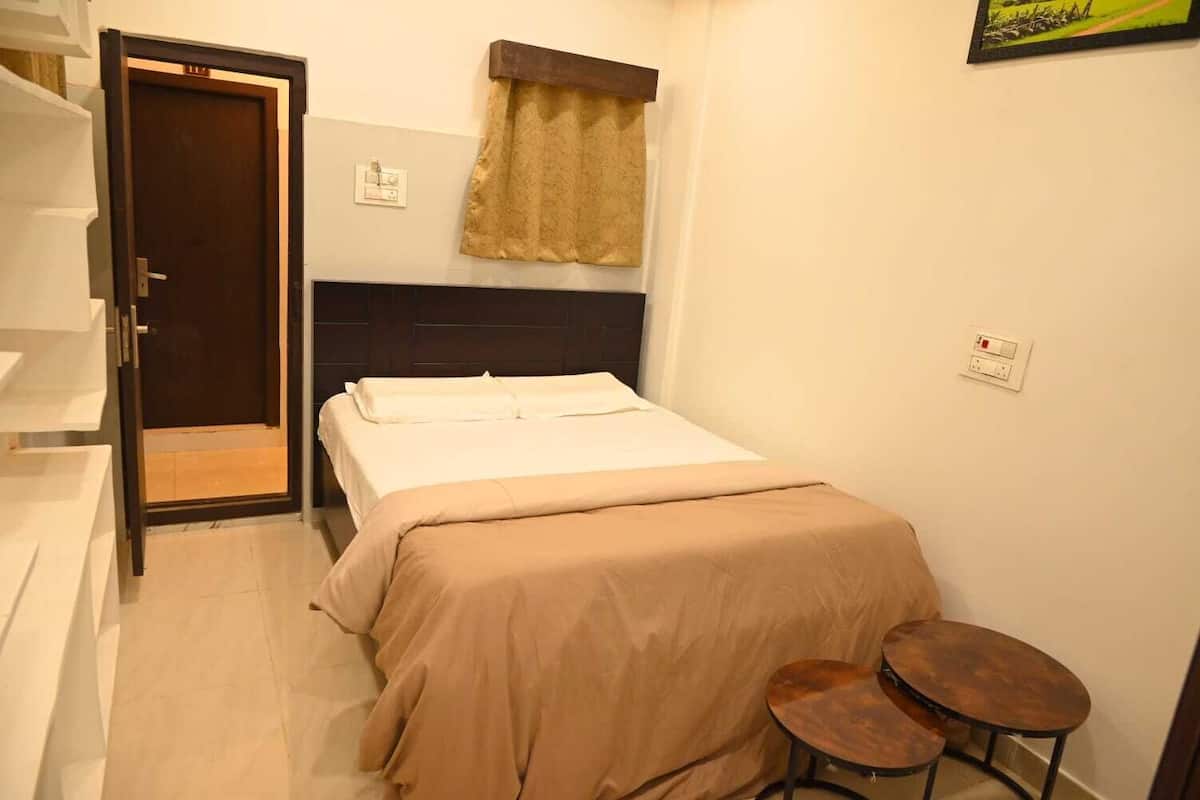 Basic Single Room | Free WiFi