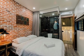 Standard Twin Room | Iron/ironing board, free WiFi