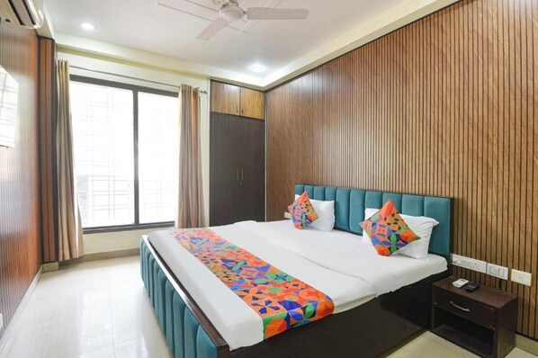 Deluxe Double Room | Free WiFi - Hotel Red Leaf (Gurugram)