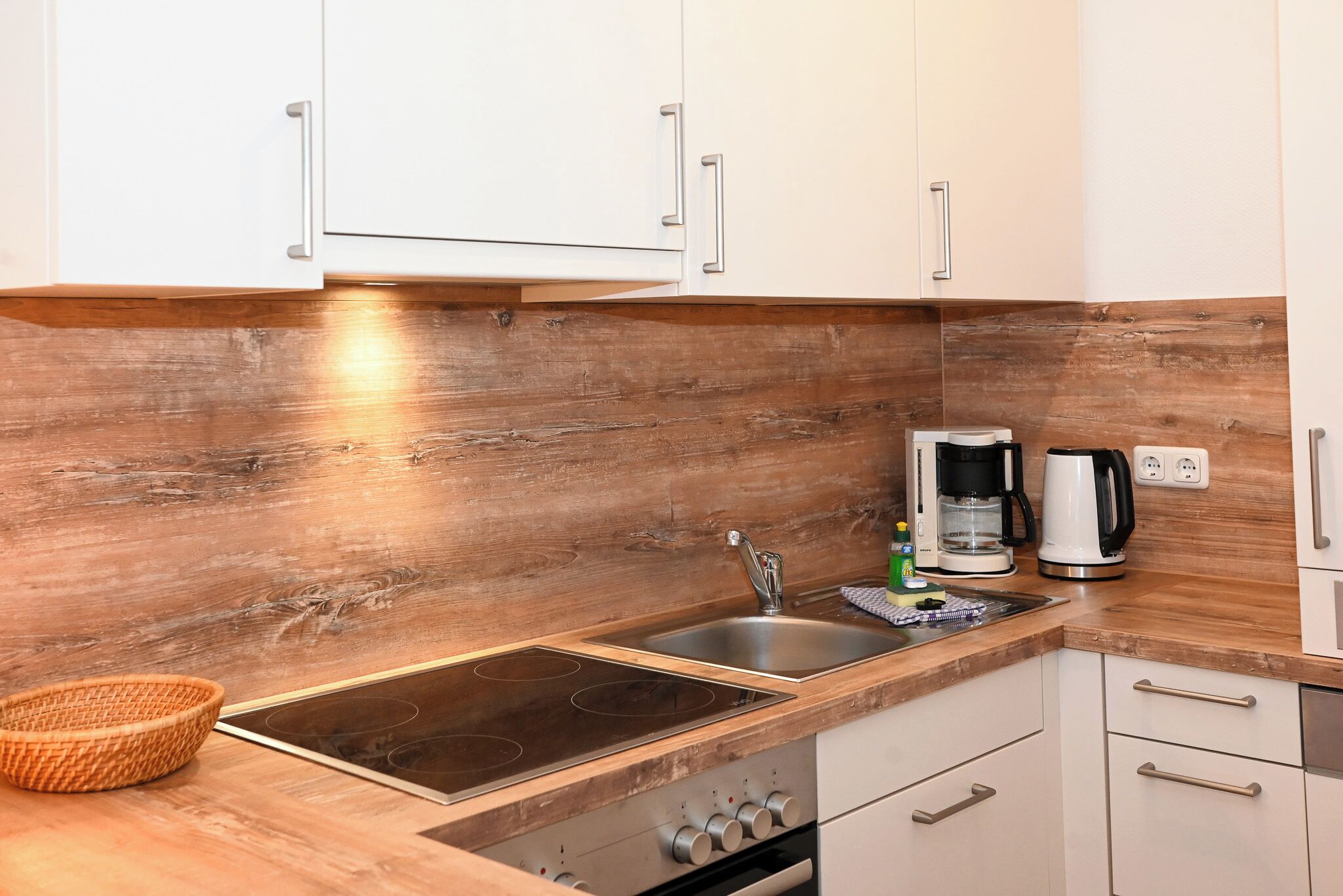 冷蔵庫、オーブン、コンロ、食器洗い機