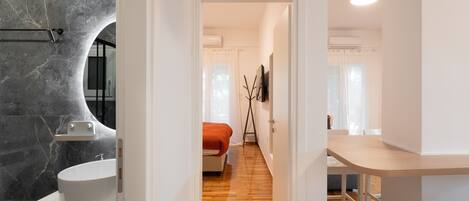 2 bedrooms, iron/ironing board, free WiFi, bed sheets