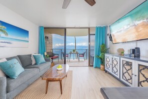 TV - Remodeled BeachFront 1BD w Ocean Views - Kahana Reef 311 (Lahaina)