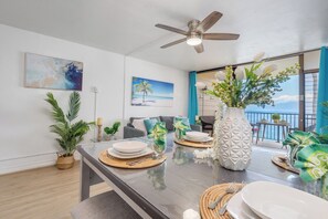 Dining - Remodeled BeachFront 1BD w Ocean Views - Kahana Reef 311 (Lahaina)