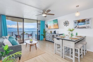 TV - Remodeled BeachFront 1BD w Ocean Views - Kahana Reef 311 (Lahaina)