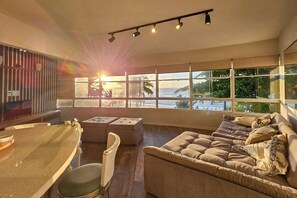 Luxury Apartment | Living area - Apartamento 25C (Guarujá)