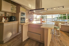 Luxury Apartment | Private kitchen - Apartamento 25C (Guarujá)