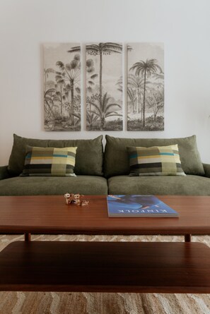 TV - Cozy 2BR Apartment • Warm, Bright & Steps to Metro (Athens)