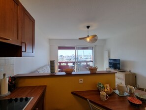 Fridge, microwave, stovetop, dishwasher - T2 Apartment for 4, near beach, pool and Crouesty port (Arzon)