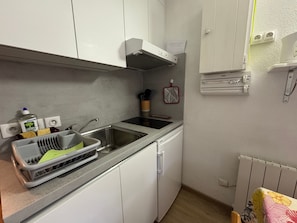Coffee/tea maker, fridge, microwave, stovetop - Cozy apartment near slopes, balcony, parking (Bernex)