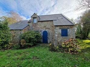 Exterior - House for 8, Arzon, pets allowed (Arzon)