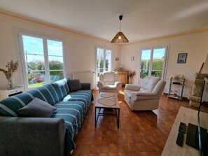 TV - House Sarzeau, 4 bedrooms, near beach, pets allowed, wifi (Sarzeau)