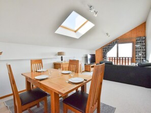 Dining - Spacious apartment near slopes with balcony and parking (Thollon-les-Mémises)