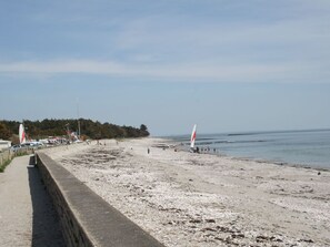 Beach - Spacious apartment for 4 in Sarzeau center with parking, terrace and elevator (Sarzeau)