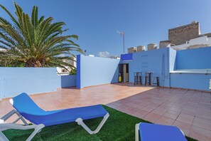 Terrace/patio - Room 3 with Shared Terrace and Wi-Fi (Arinaga)