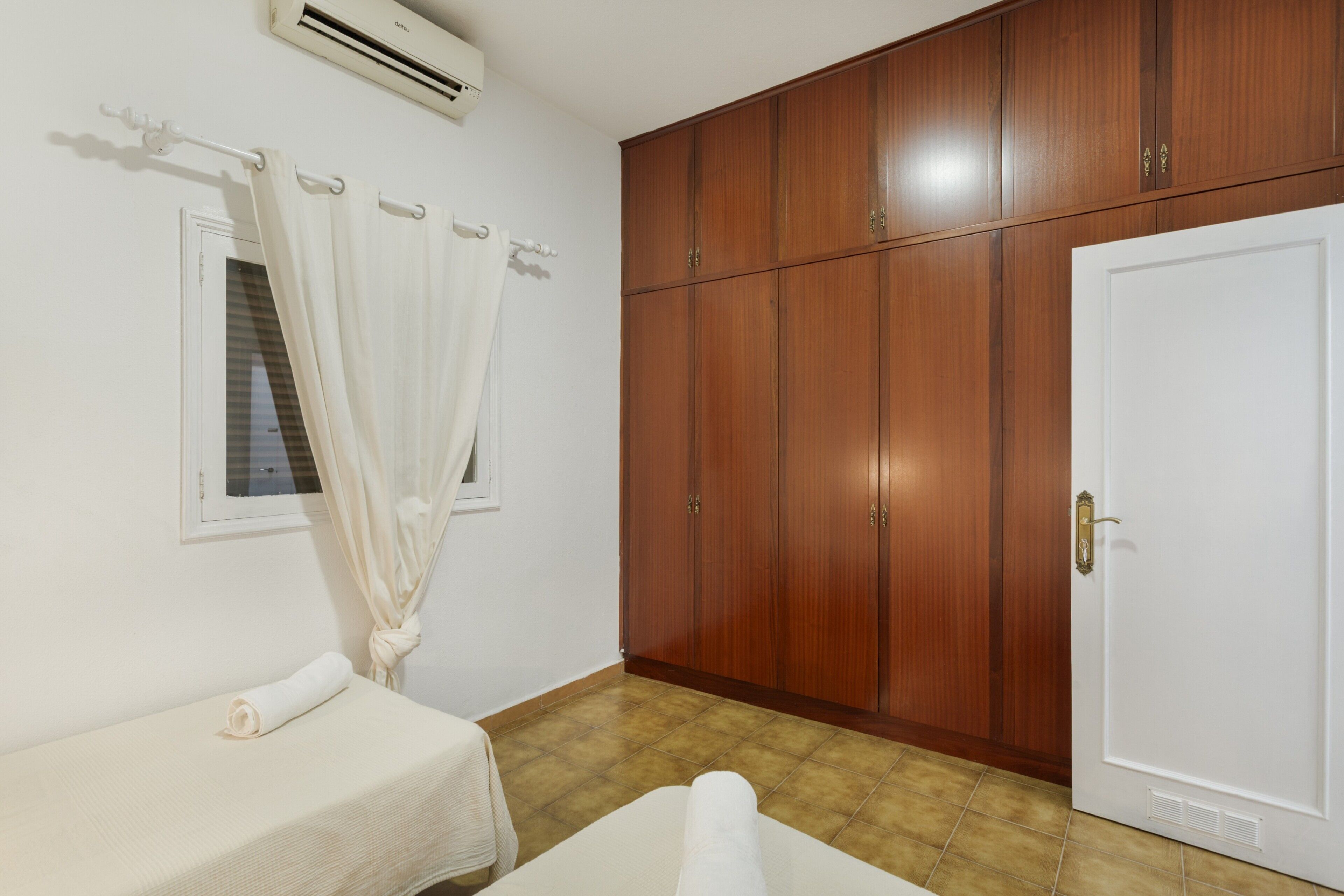 2 chambres, fer et planche à repasser, draps fournis