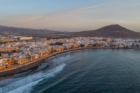 Beach nearby - Room 3 with Shared Terrace and Wi-Fi (Arinaga)