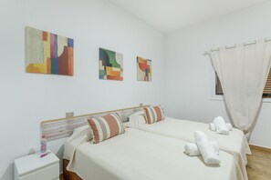 Iron/ironing board, WiFi, bed sheets - Room 4 with Shared Terrace and Wi-Fi (Arinaga)