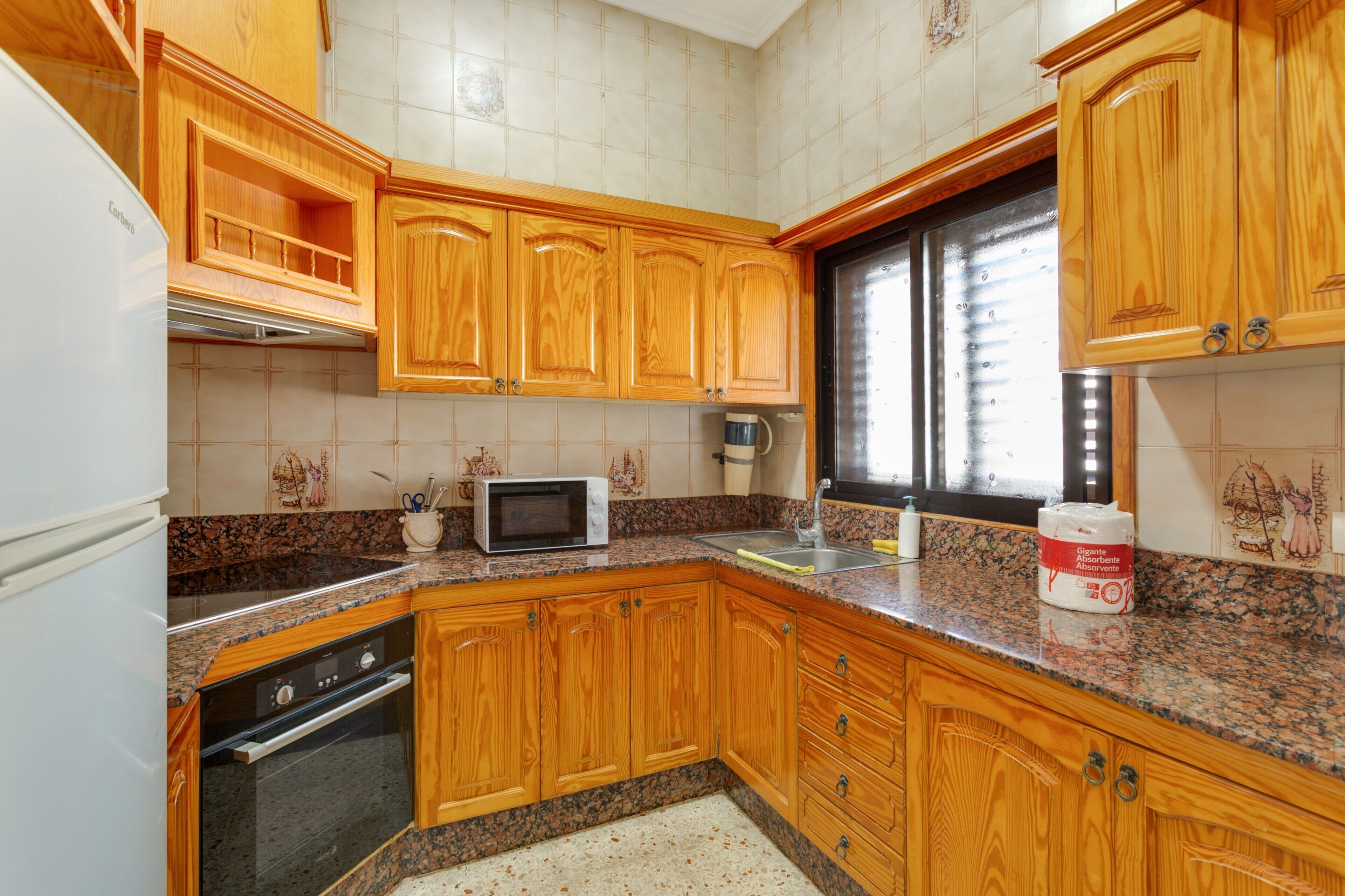 Mikrowelle, Ofen, Toaster, Kochgeschirr/Geschirr/Besteck