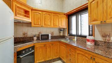 Mikrowelle, Ofen, Toaster, Kochgeschirr/Geschirr/Besteck