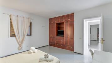 Fer et planche à repasser, draps fournis