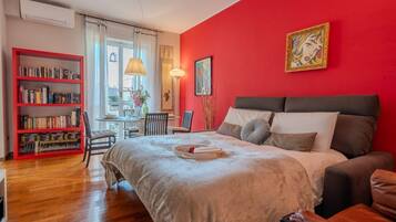 2 Schlafzimmer, Bügeleisen/Bügelbrett