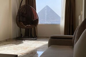 Living area - Cheops Horizon Pyramids View (Giza Governorate)