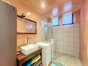 Hair dryer - Charming T2 Duplex with Air Conditioning and Terrace Near the Sea (Saint-Cyr-sur-Mer)
