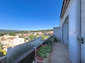 Property grounds - Charming T2 Duplex with Air Conditioning and Terrace Near the Sea (Saint-Cyr-sur-Mer)